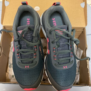 Girls Under Armour Charged Assert Grey& Pink Sneakers w/ Deluxe Foam size 7Y 9W